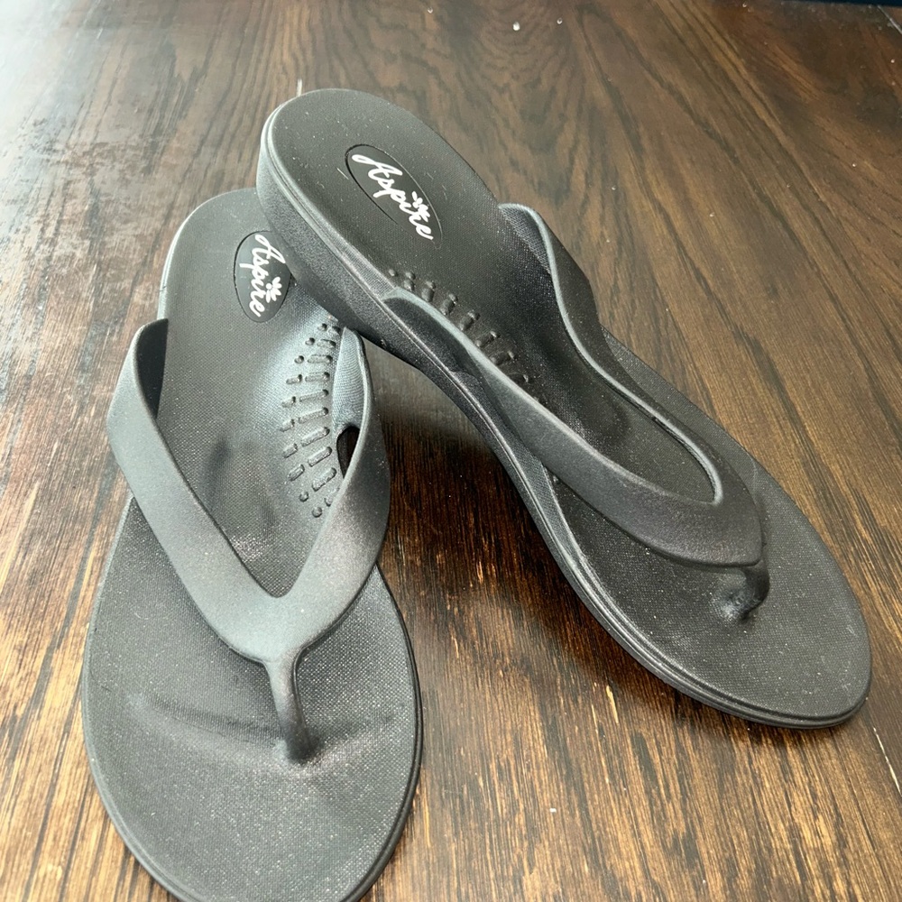 Aspire Black Women's Sandals